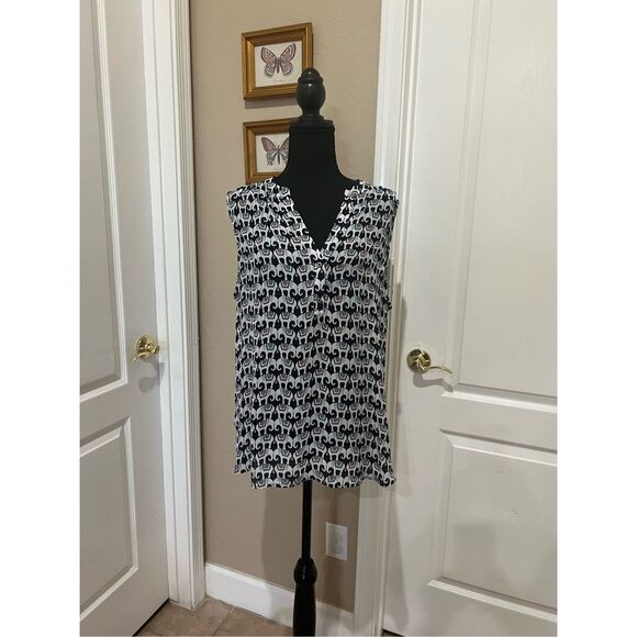 Banana Republic navy blue and white elephant blouse - Picture 1 of 5